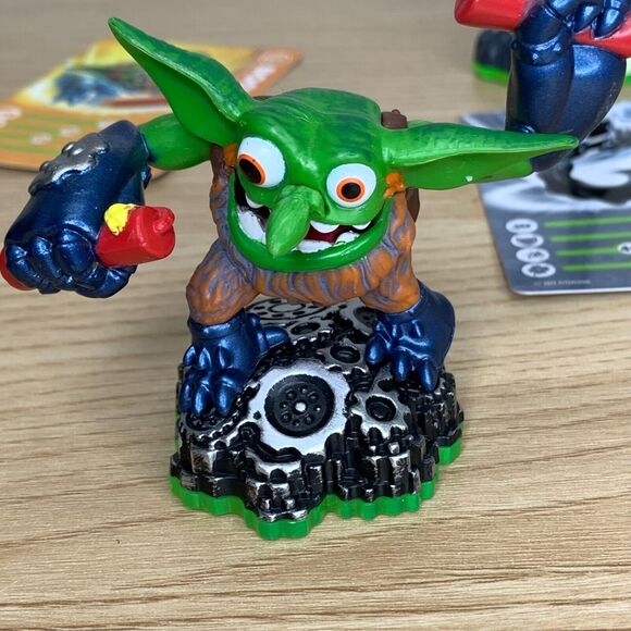 Skylanders Lot of 3 Hex , Boomer and Crusher Figures and Matching Cards - Picture 3 of 11